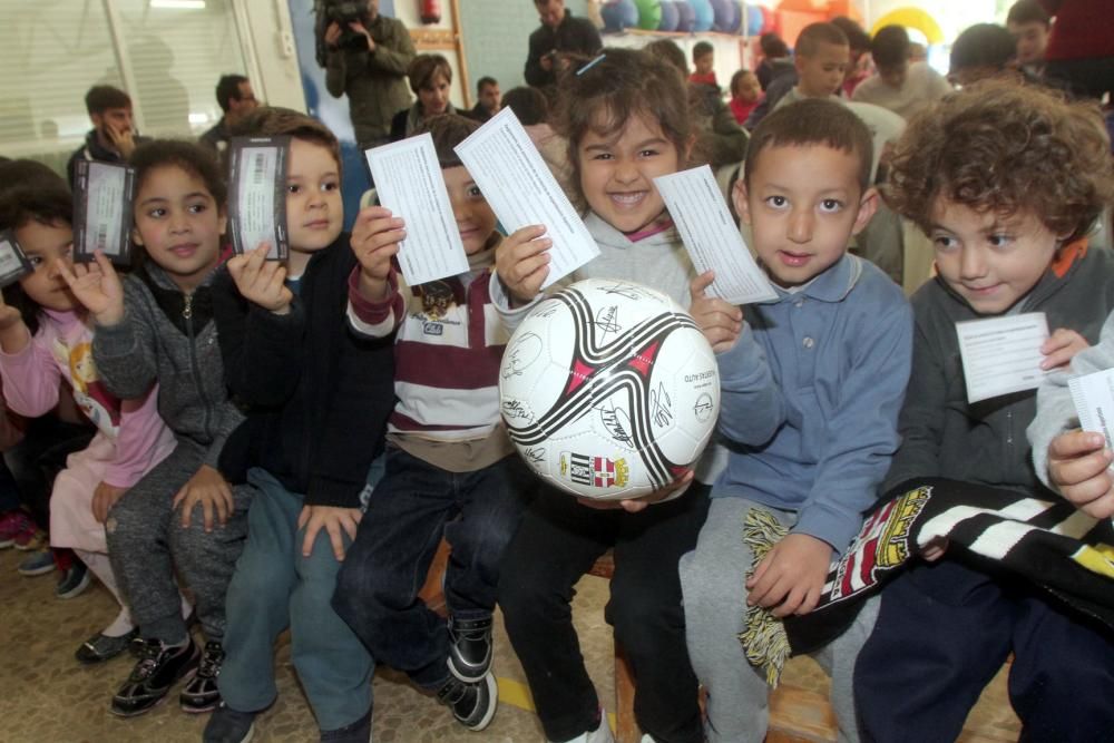 Futbolistas del Cartagena visitan un colegio