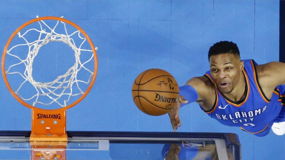 Westbrook aportó 19 puntos, siete asistencias y seis rebotes