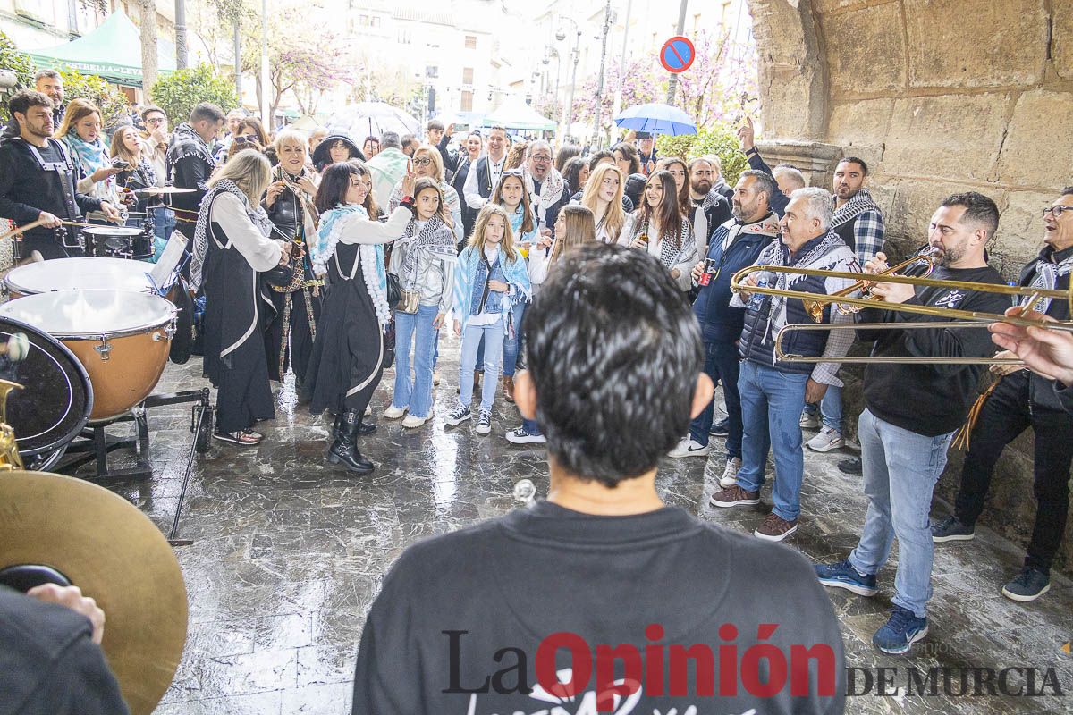 El Bando Moro de Caravaca desafía a la lluvia en su día de convivencia