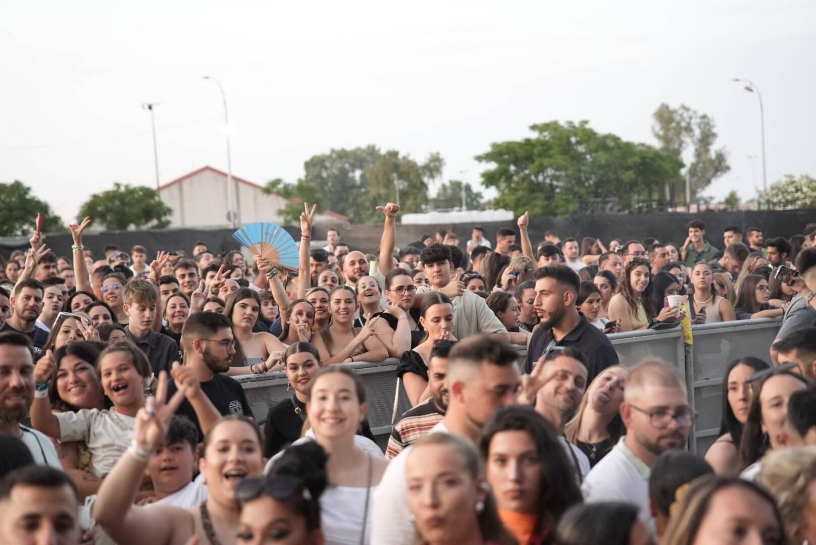 Maka 'cura cicatrices' a 3.000 personas en el recinto ferial de Badajoz