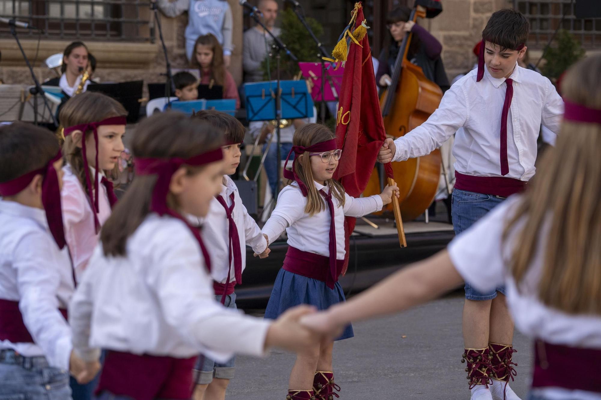 Totes les imatges de la trobada de balls de cascavells de Cardona