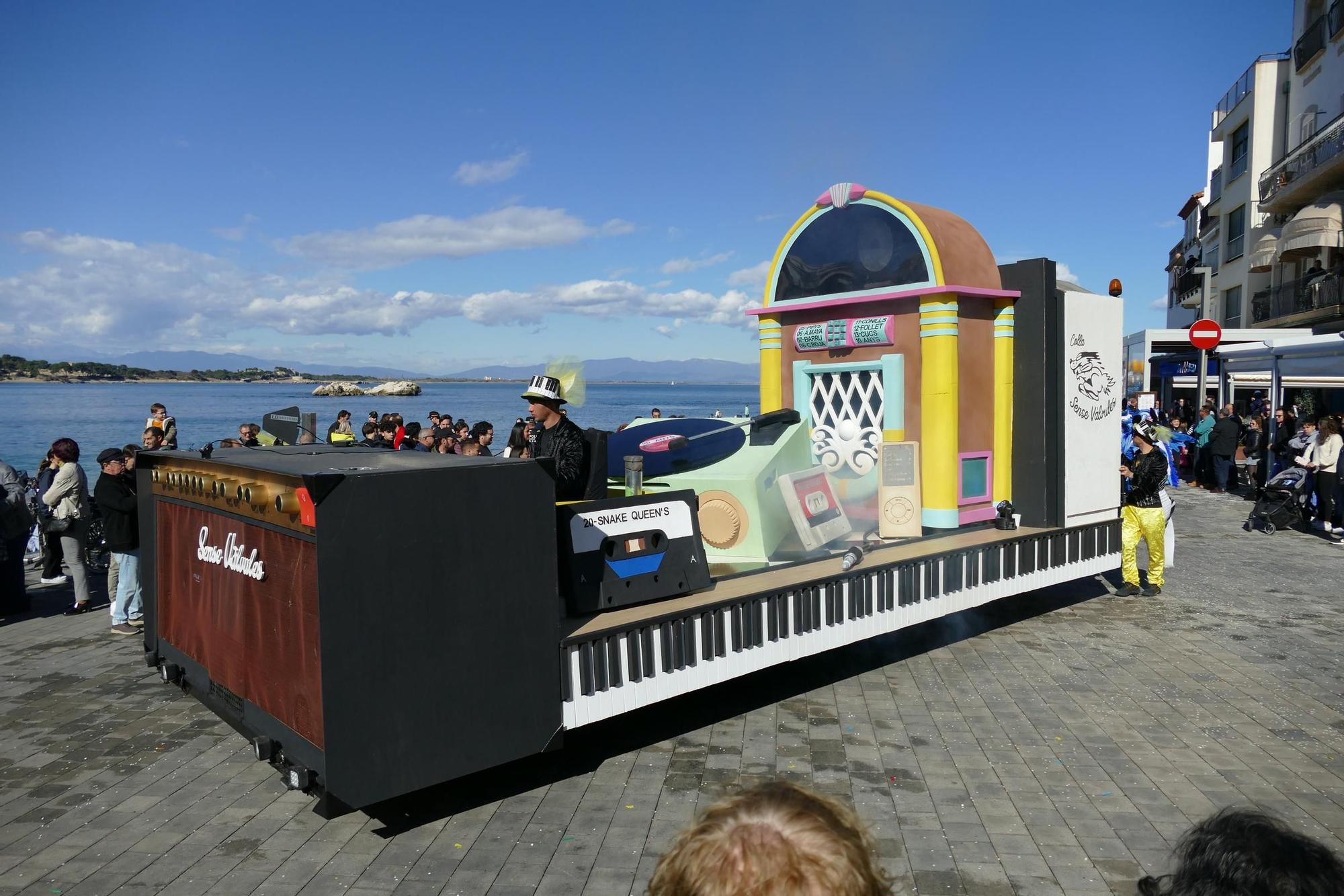 L'Escala s'acoloreix amb la rua de carnaval