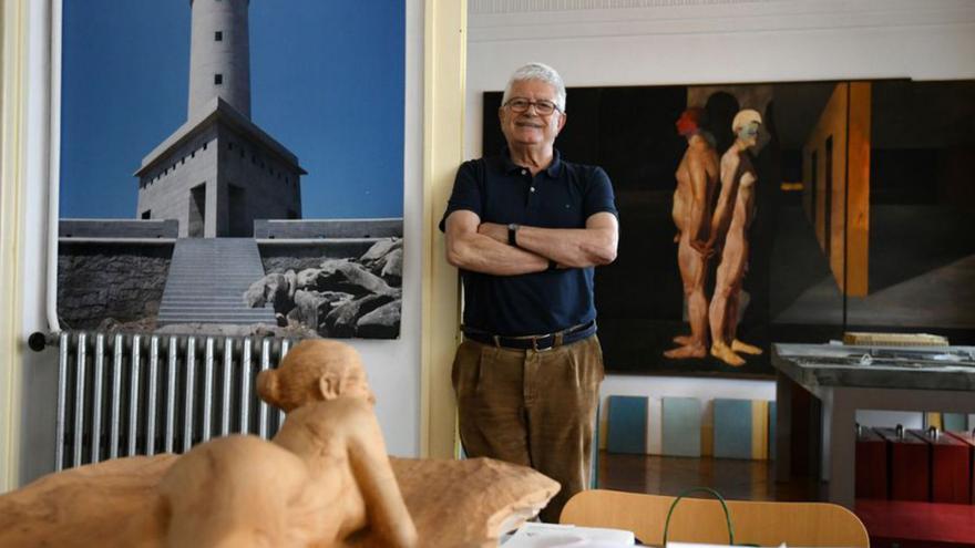 César Portela, en su estudio. | FirmaFoto