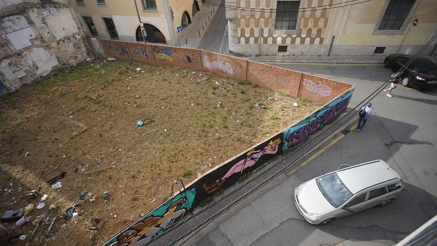 Girona neteja el solar del carrer Fontanilles a l’espera d’un projecte