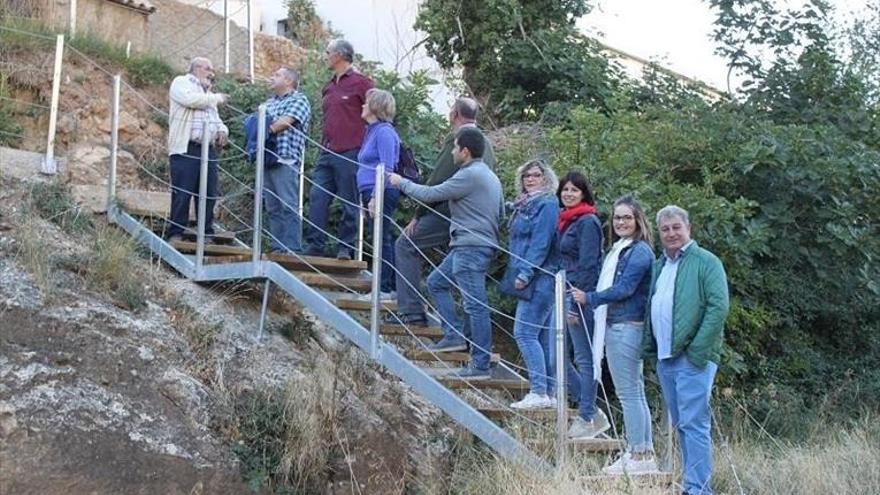 La junta de Adecobel visita proyectos de Almonacid de la Cuba