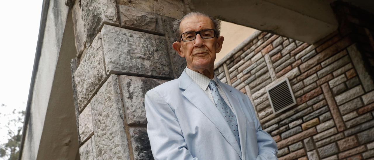 Muere Juan Velarde: la vida en imágenes del reputado economista asturiano