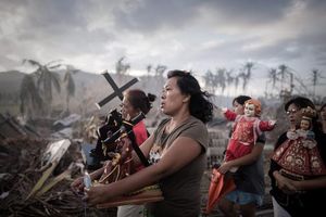 AFP. ’Tifó a les Filipines: AFP, primera agència a seguir els passos de ’Haiyan’.