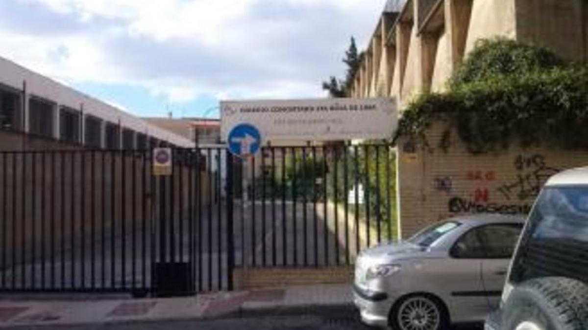 Entrada al colegio Santa de Rosa de Lima, ubicado en la calla Argentea de Málaga capital.