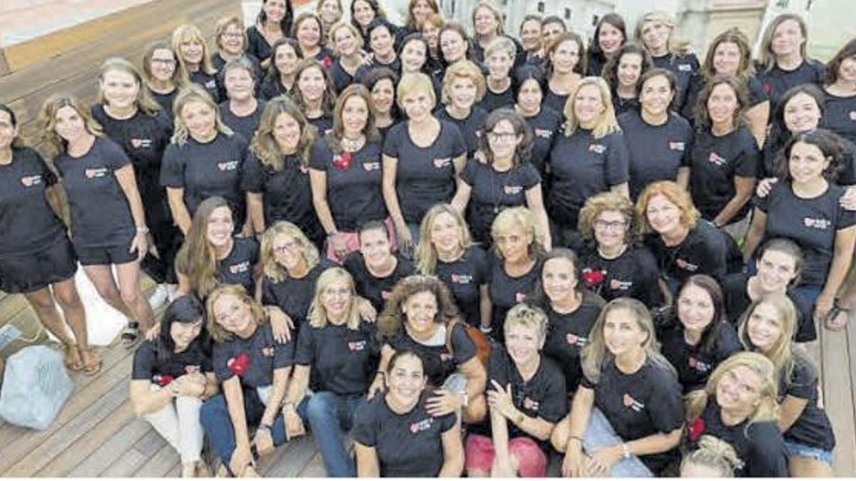 Voluntarias de la asociación «Mamás en Acción».