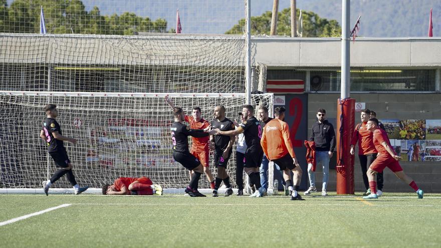 L&#039;àrbitre suspèn el partit entre el FC Pirinaica i la UD San Juan Atlético a causa d’una agressió de Juan Pablo Amantini