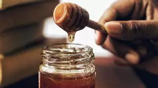 ¿Es tan buena la miel como dicen? Beneficios y contraindicaciones del endulzante natural por excelencia