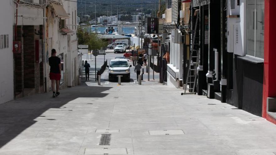 La calle Santa Agnès, recién reformada para absorber la obra de Okuda. | VICENT MARÍ