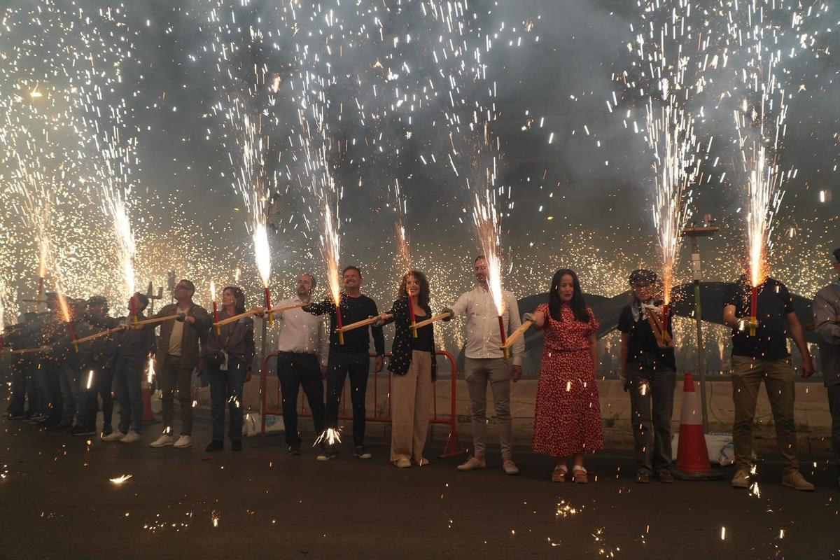 La tradicional Roda de foc en la Passejà de Sant Onofre con la participación de autoridades.