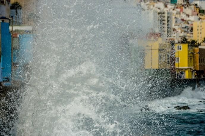 09-11-18. LAS PALMAS DE GRAN CANARIA. OLAS EN ...