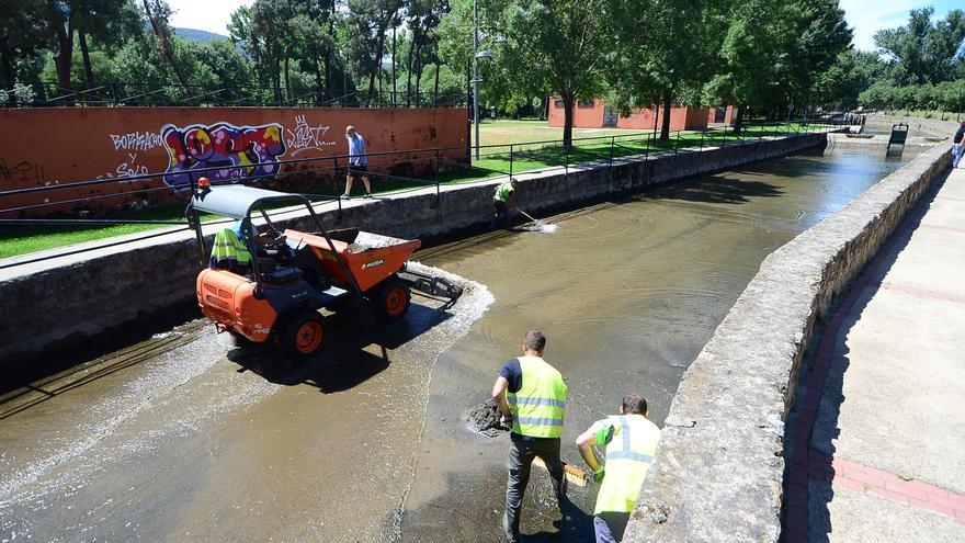 Trabajos para abrir el canal de La Isla de Plasencia