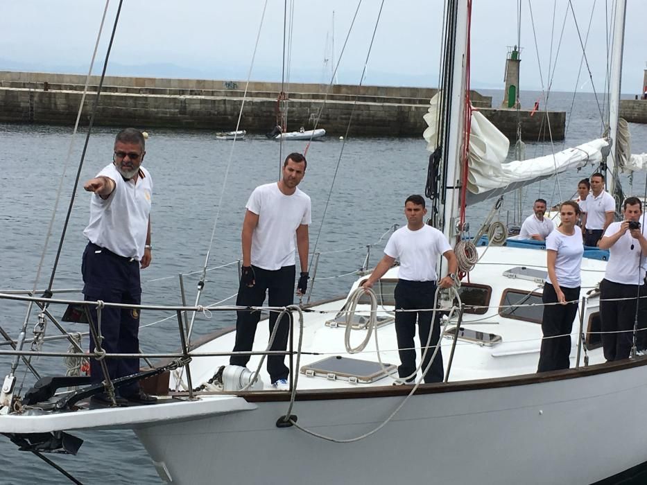 Goletas de la Armada en Tapia de Casariego