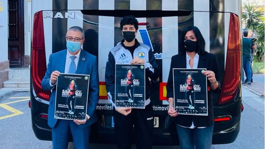 Francisco Salado, Merche Castellanos y Pepa Moreno, con el cartel del encuentro