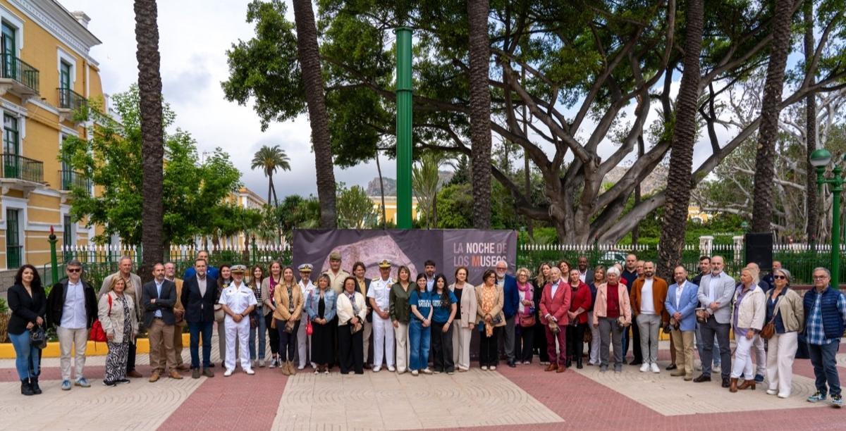 Foto de familia de la presentación de La Noche en Los Museos