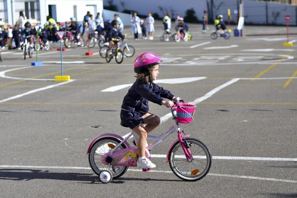 Día de la Bici en el colegio de la Dominicas de Gijón