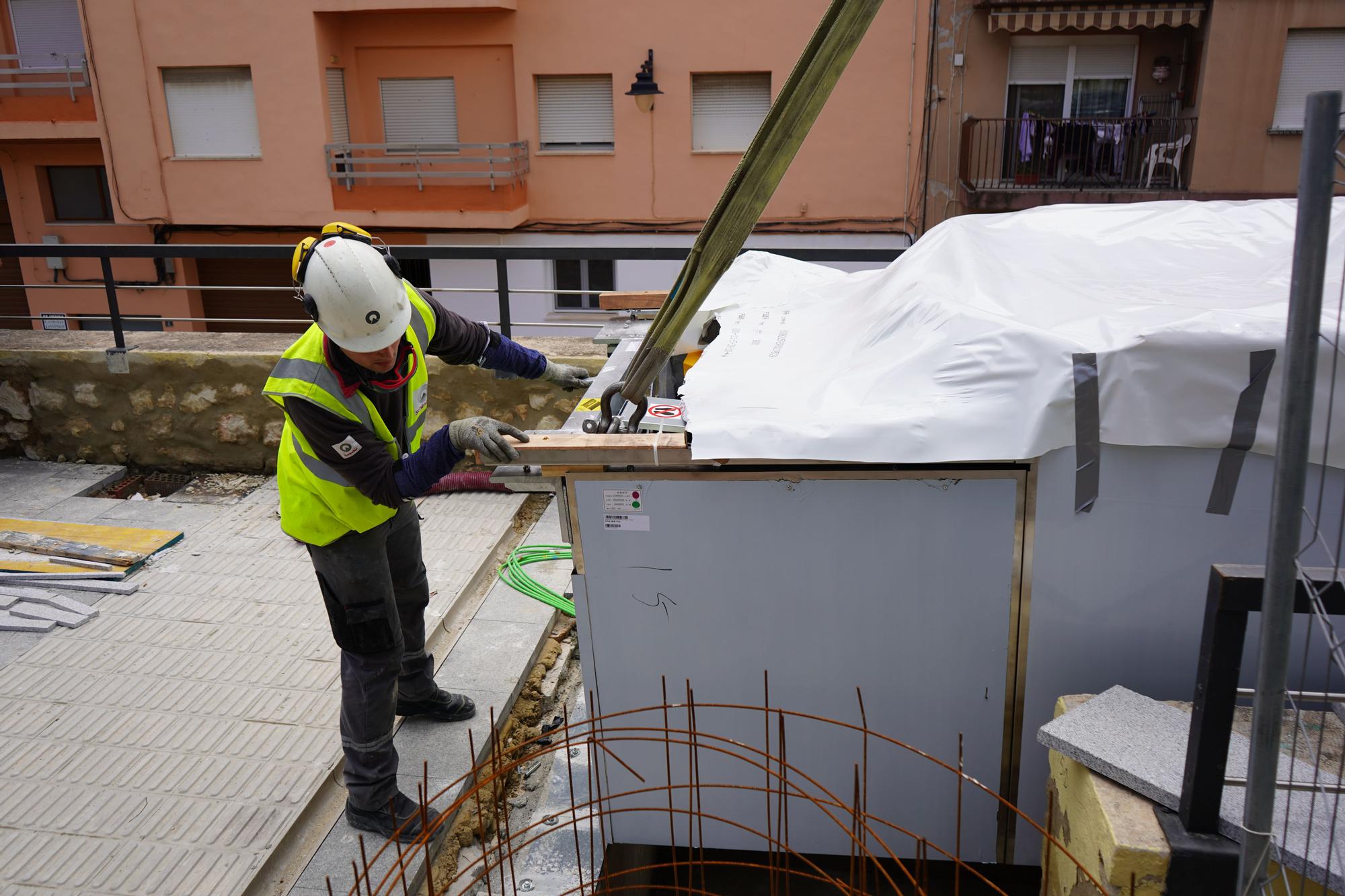 Inician el montaje de las escaleras mecánicas del Mercat de Ontinyent