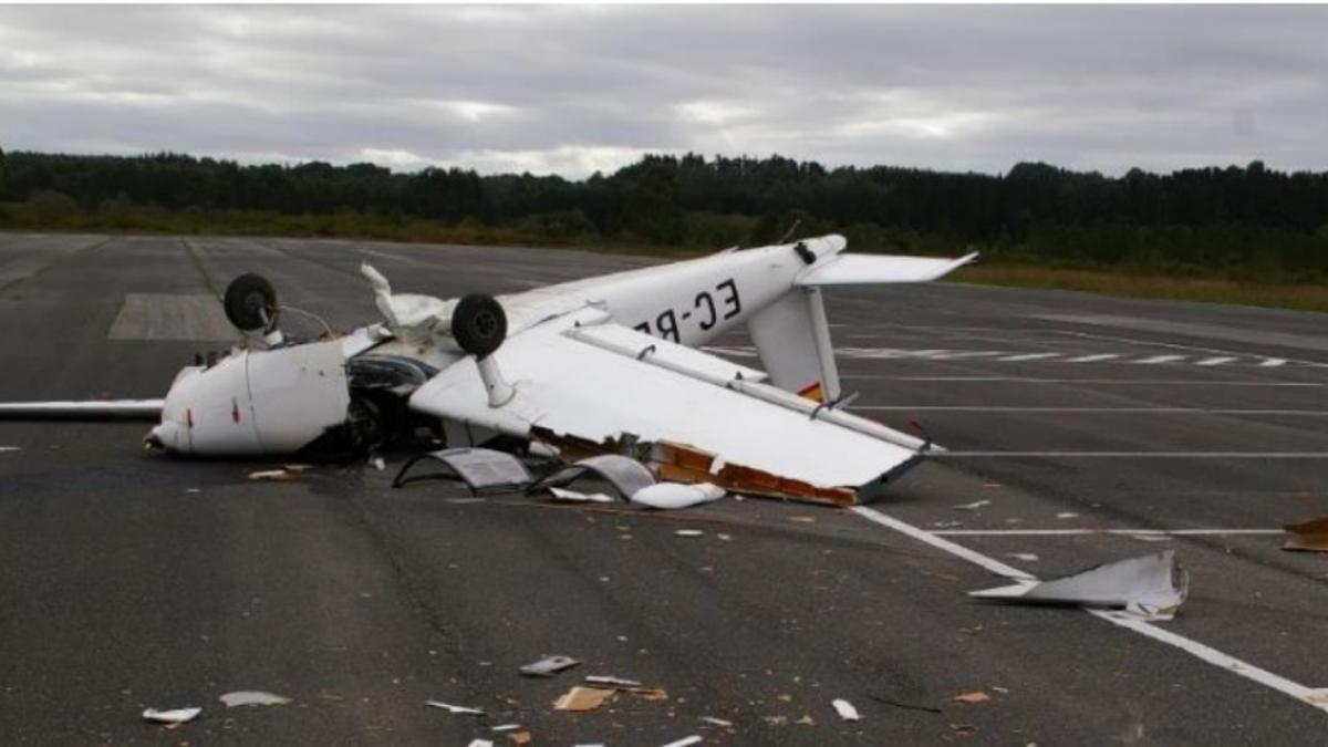 Estado en el que quedó la avioneta tras el accidente aéreo en Lugo.