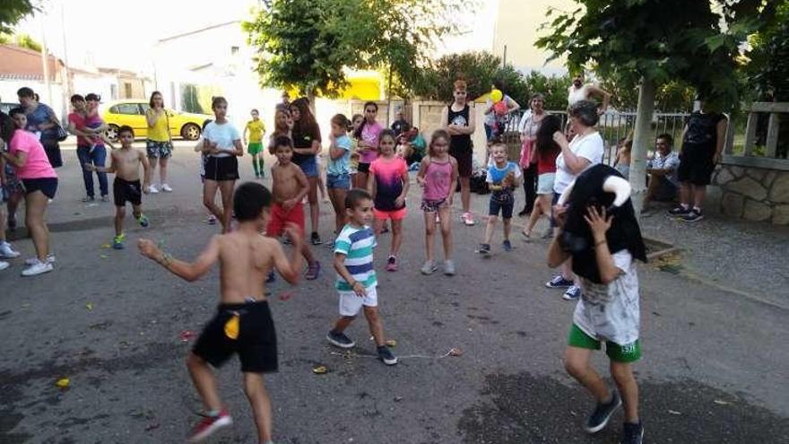 Los niños, protagonistas de las fiestas de El Piñero