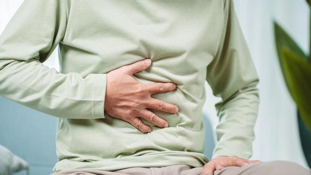 Como eliminar los gases intestinales con un masaje