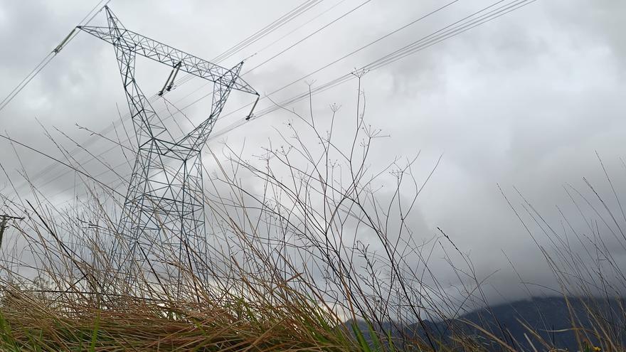 El año con la electricidad más barata desde la pandemia tras 800 horas con precios de cero euros o negativos