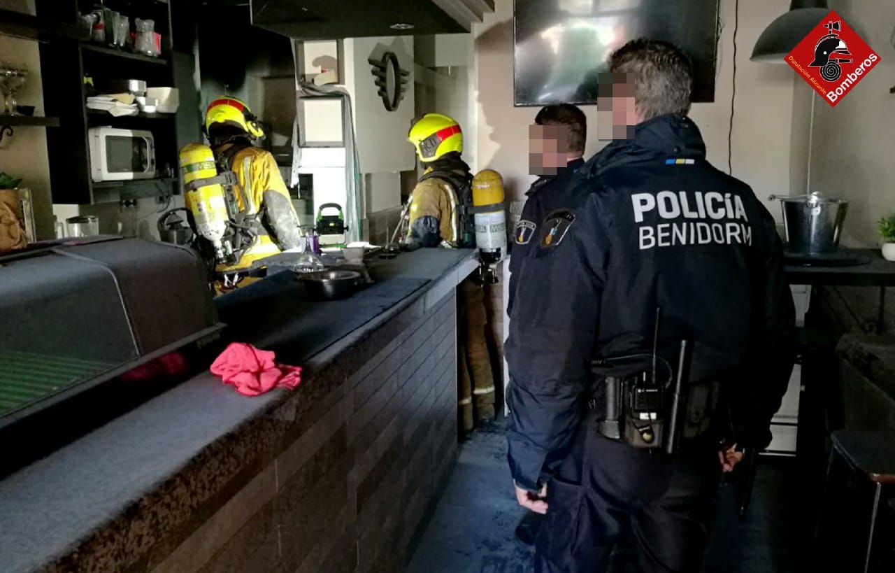 Una freidora eléctrica provoca un incendio en una cafetería de Benidorm