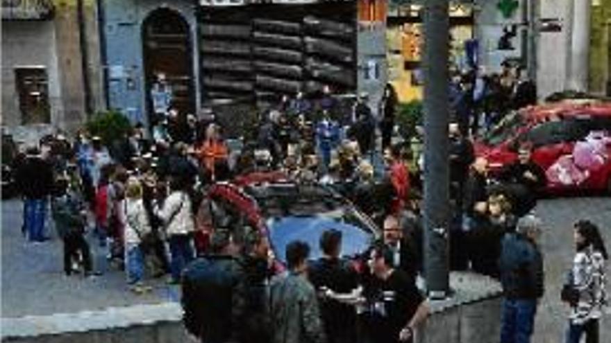 Els treballadors concentrats a la plaça de Sant Pere