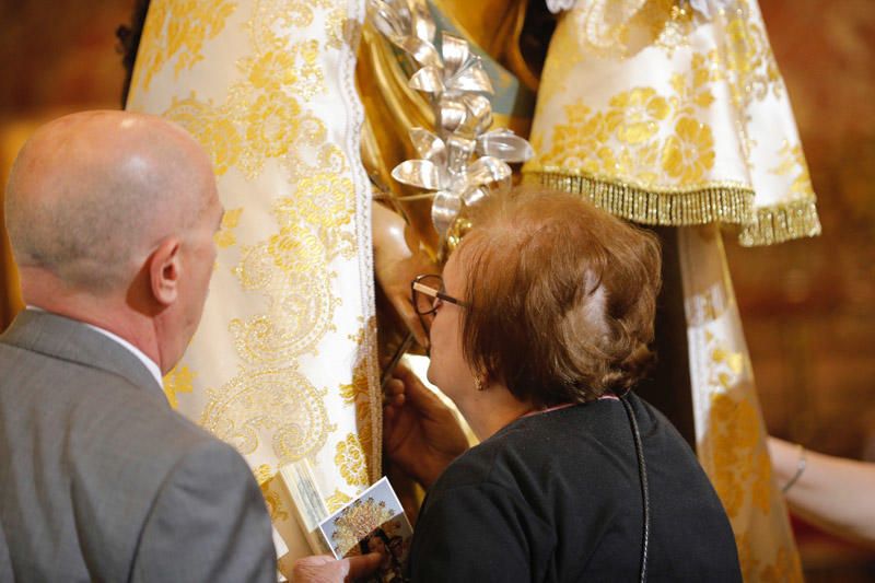 Besamanos a la Virgen de los Desamparados