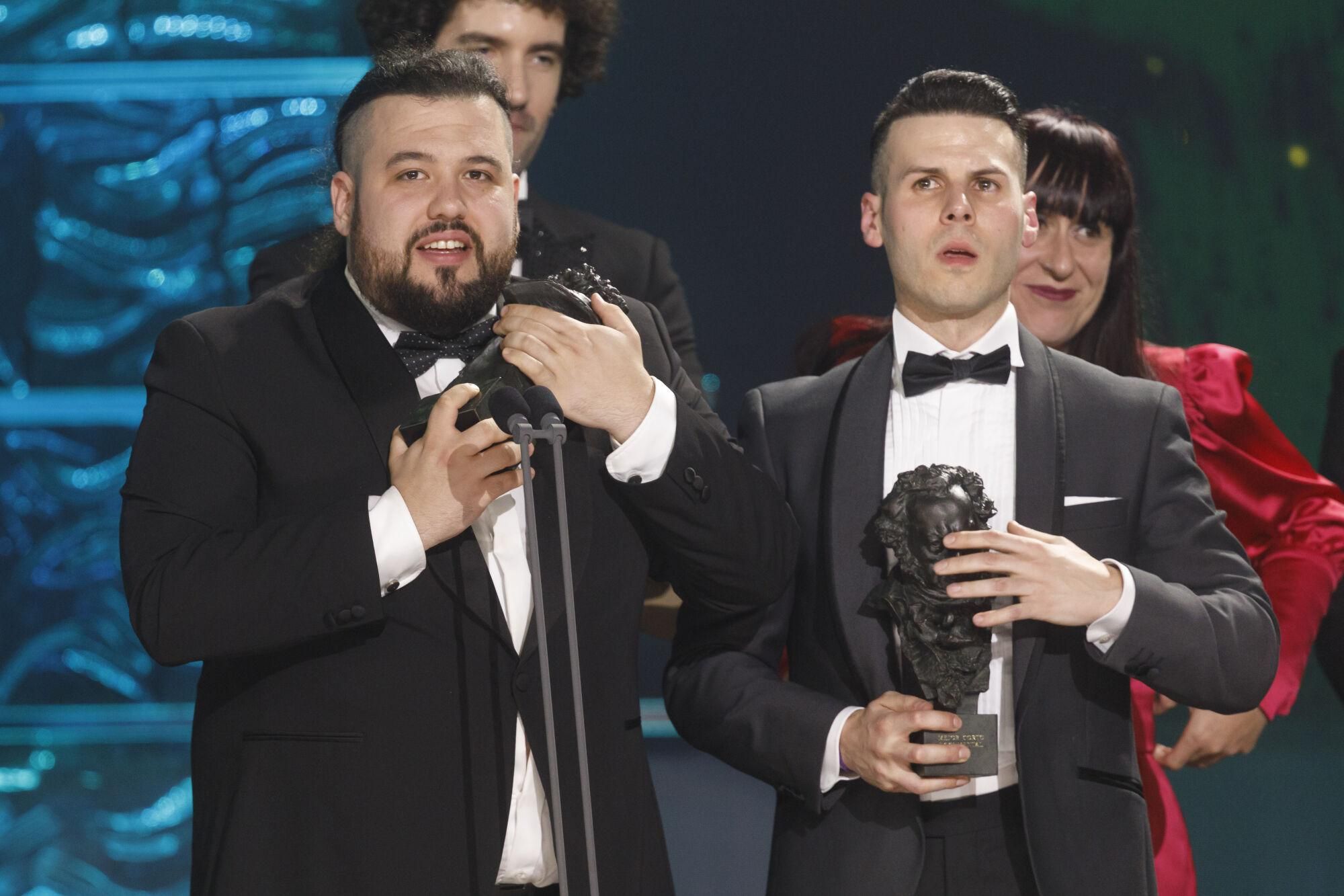 El equipo de 'Semillas de Kivu' agradece tras ganar el premios al Mejor Cortometraje Documental durante la gala de entrega de la 39º edición de los Premios Goya, en el Palacio de Exposiciones y Congresos de Granada, a 8 de febrero de 2025, en Granada, Andalucía (España). Los galardones son otorgados de manera anual por la Academia de las Artes y las Ciencias Cinematográficas de España (AACCE) con el objetivo de premiar a los mejores profesionales en cada una de las distintas especialidades tanto técnicas como creativas del cine español. 08 FEBRERO 2025;GOYA;CINE;CINE ESPAÑOL;VALENCIA Álex Cámara / Europa Press 09/02/2025. Álex Cámara;