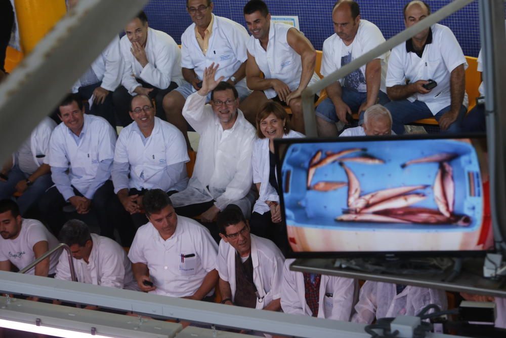 El candidato del PP a la Presidencia del Gobierno visita la Lonja del Pescado