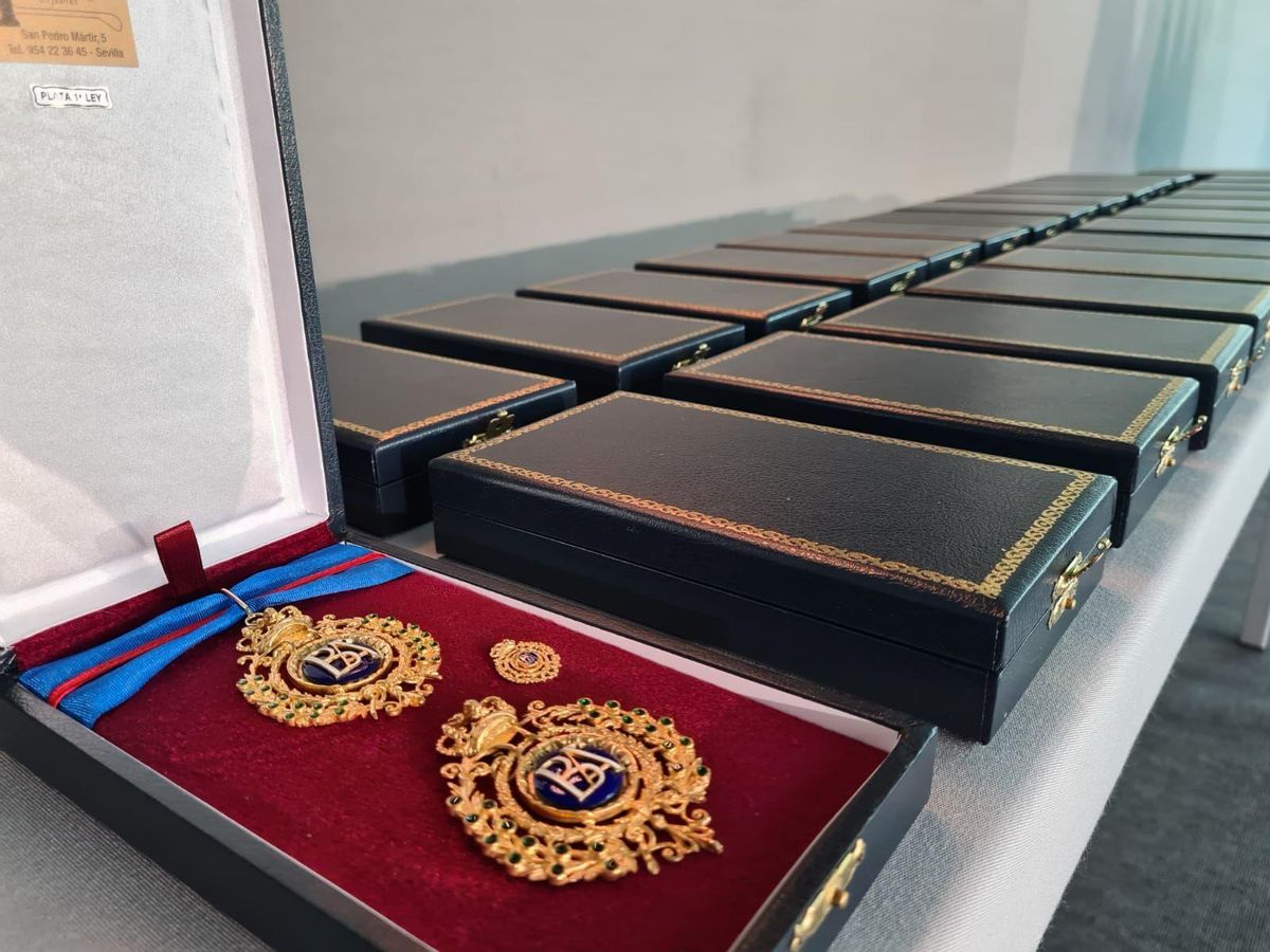Cultura ha dado a conocer el listado de los reconocidos con la Medalla de Oro de las Bellas Artes 2024, entre los que se encuentran personalidades como Elvira Lindo, Bernardo Atxaga o los artistas gitanos José Mercé y Juana Martín.