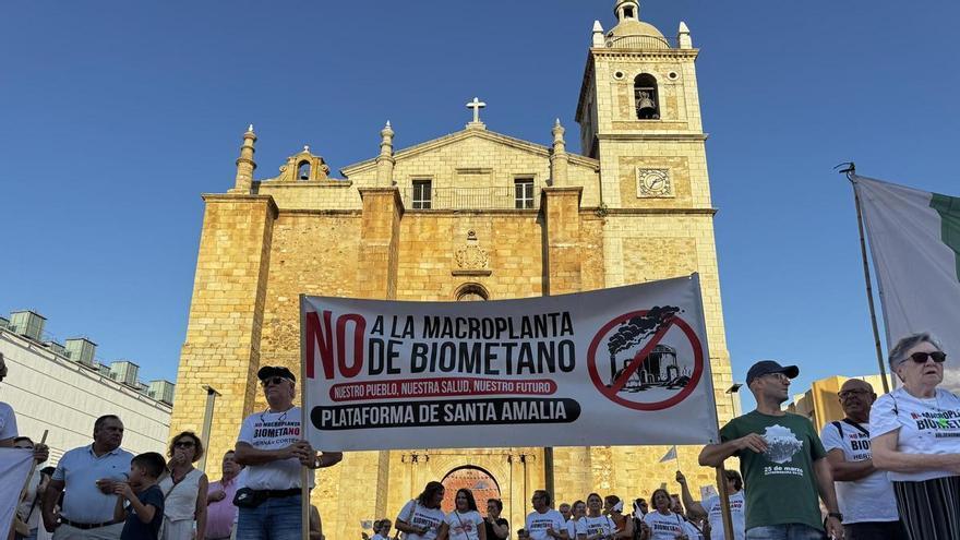 Varios centenares de personas exigen paralizar la planta de biometano de Don Benito