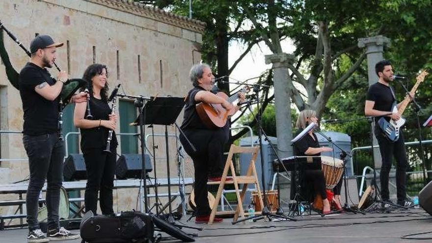 Ferias y Fiestas de San Pedro: Música y danza local en la XXVI Muestra de Folklore