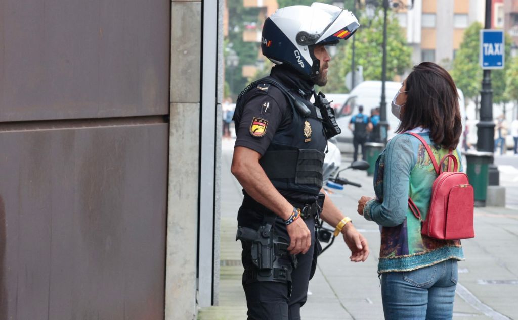 Amenaza de bomba en Oviedo: desalojan el Centro Cívico y acordonan la zona