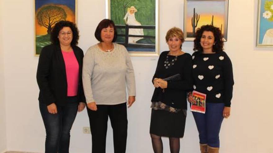 Catorce alumnas de pintura exponen hasta final de mes en la Casa de Cultura