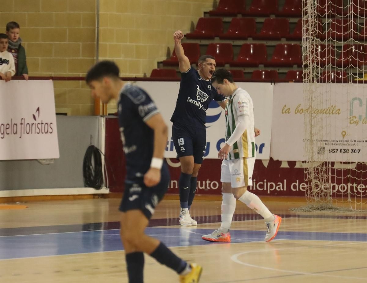 Yunii celebra uno de los goles.