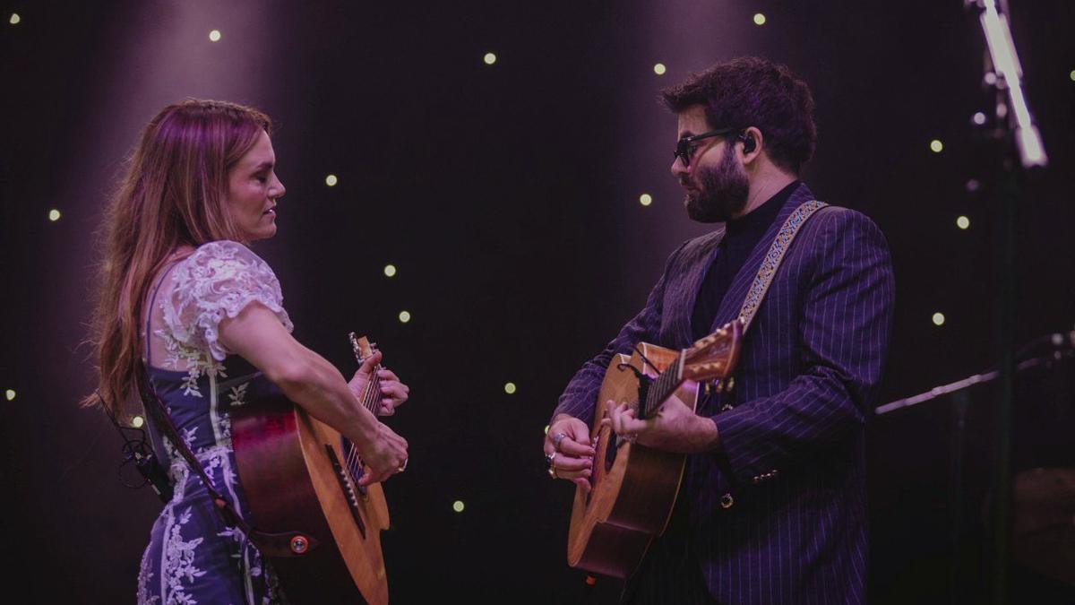 Angus &amp; Julia Stone.
