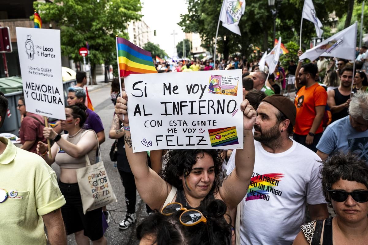 Fotogalería | Así fue la marcha del orgullo en Cáceres