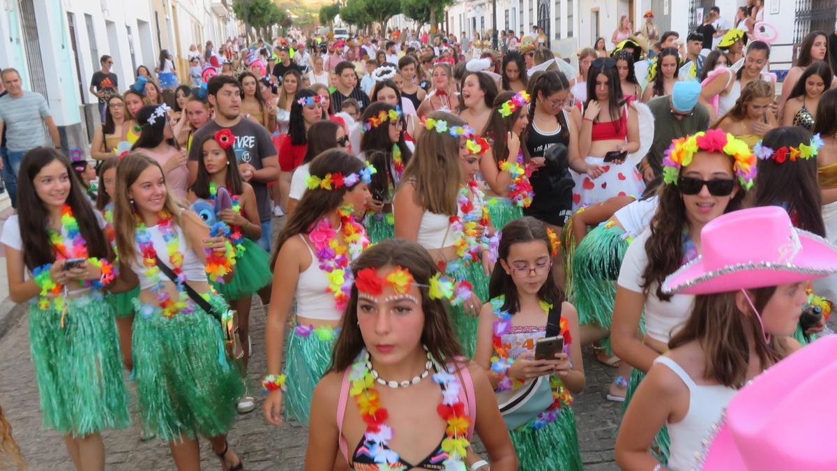 Desfile del Carnaval de Verano a su paso por la calle Libertad