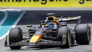 Verstappen se pasea en la carrera al sprint de Miami