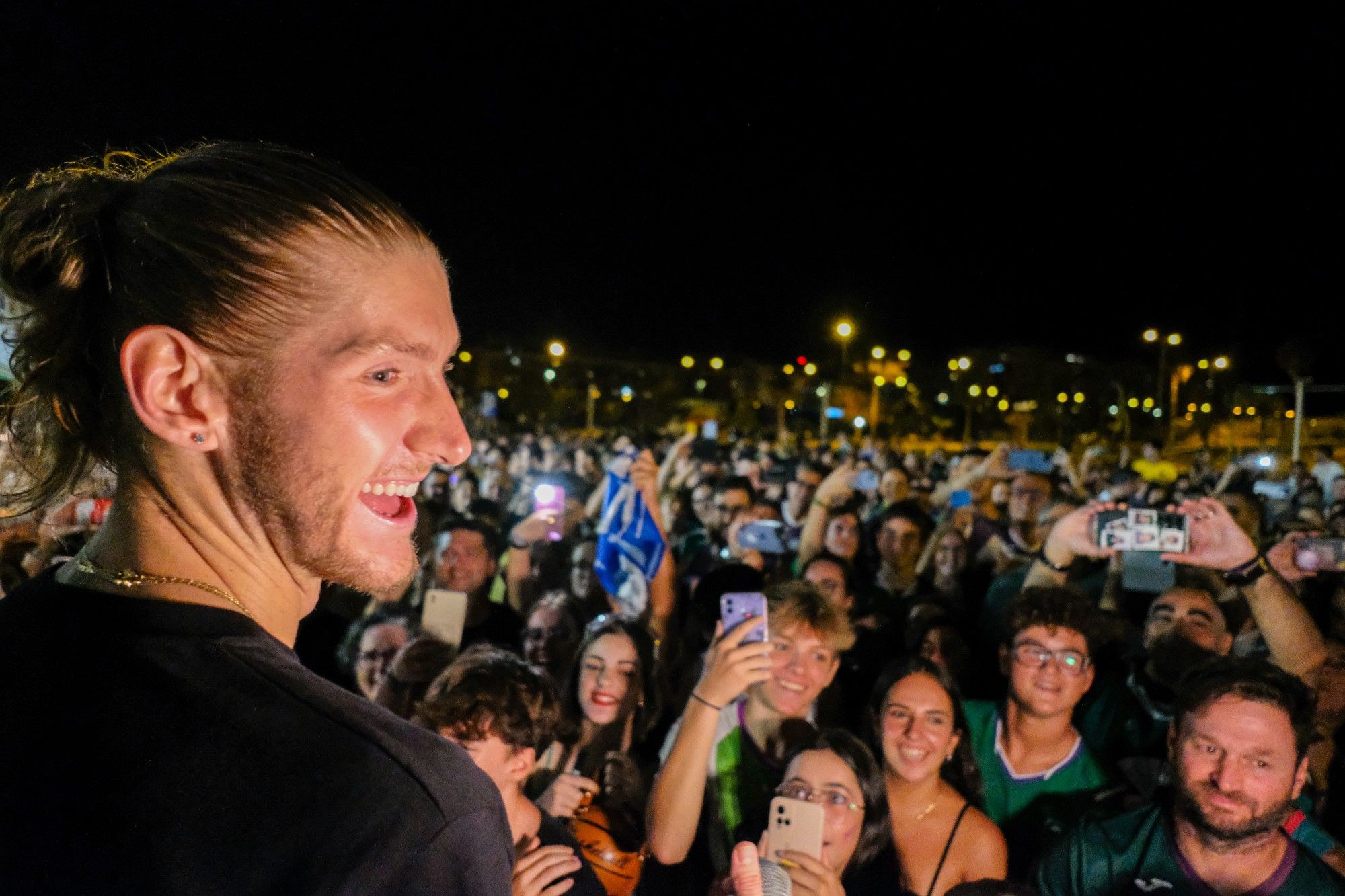 La gran fiesta de Dylan Osetkowski con la afición del Unicaja en el Carpena