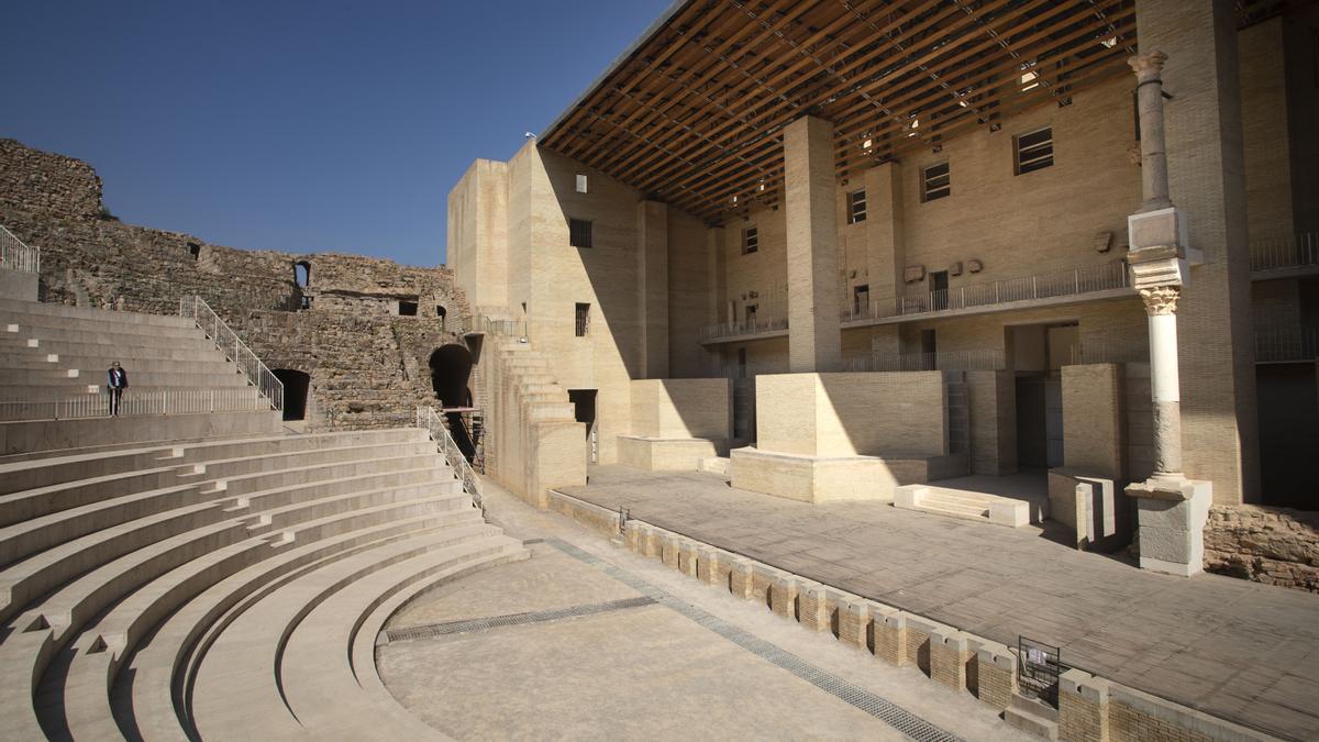 Vista del Teatro Romano de Sagunt, con la tarima deteriorada.
