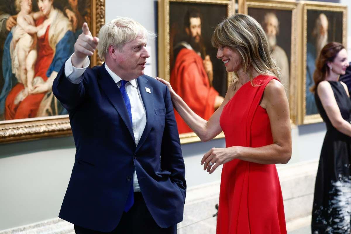 Begoña Gómez y Boris Johnson durante la cena de la OTAN en el Museo del Prado