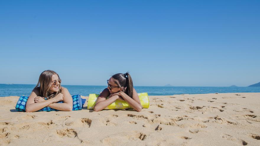 Sillas, sombrillas y hasta neoprenos: las rebajas del Prime Day para la playa