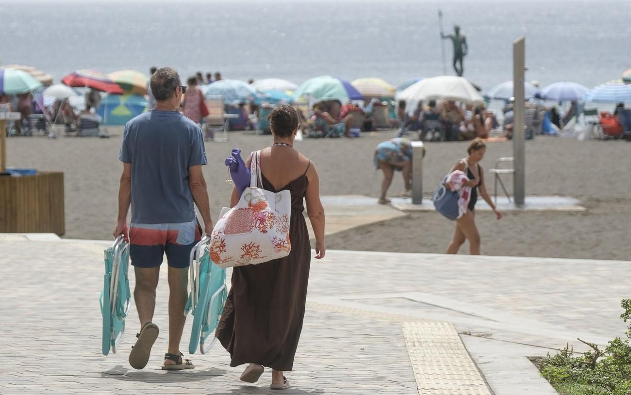 Domingo de calor y playa en Melenara