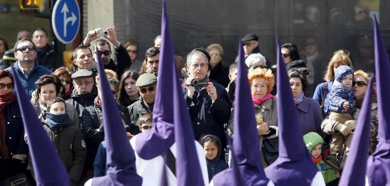 Imágenes de la procesión Abrazado a la Cruz