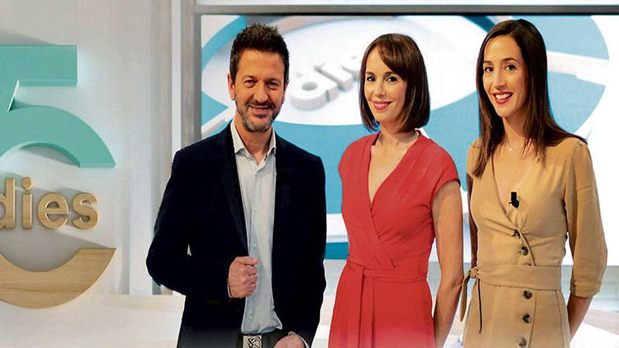 Eine von zwei täglichen mehrstündigen Magazinsendungen bei IB3TV: „Cinc dies&quot; mit (v. li.) Jaume Noguera, Marta Garau und Alba González.